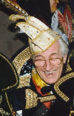 - Prince en 1980
- Roi en 1995
- Empereur en 2000